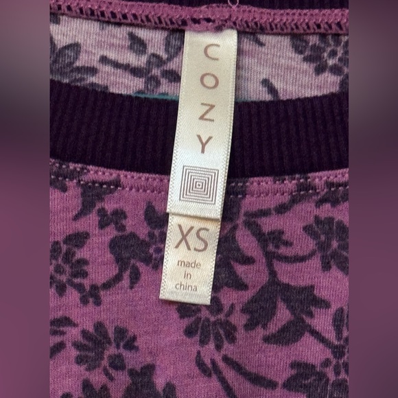 ⚽️ LuLaRoe Cozy Kate 3/4 Sleeve Sharkbite T, XS, NWT - Picture 3 of 6